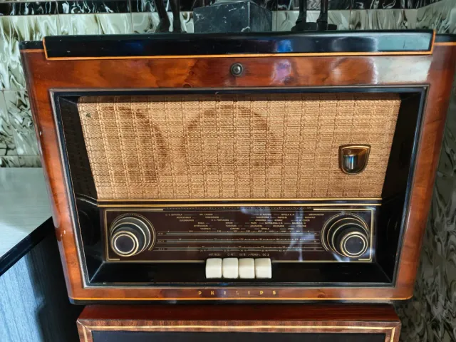 Radio Philips Antigua con Tocadiscos