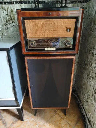 Radio Philips Antigua con Tocadiscos