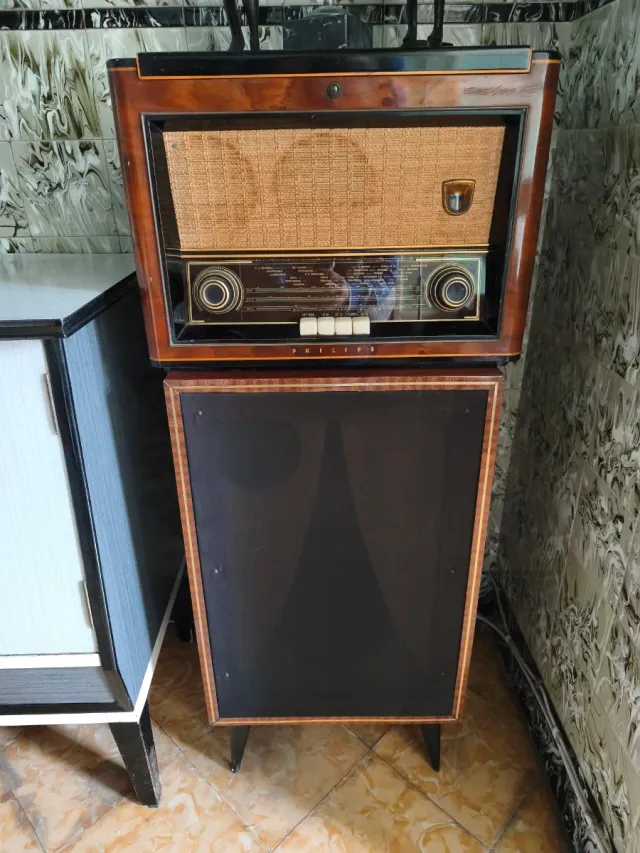 Radio Philips Antigua con Tocadiscos