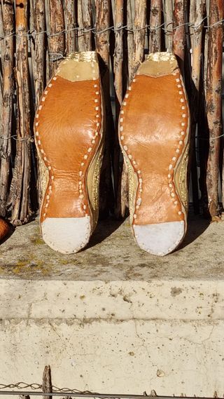 Zapatos de boda afganos bordados