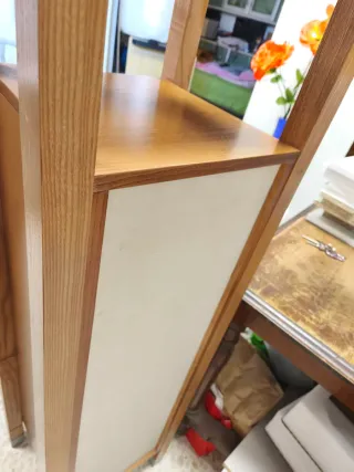 Columna de madera con cristal