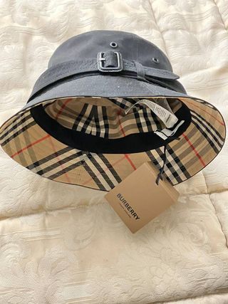 Cappello Burberry nero con fibbia
