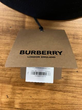 Cappello Burberry nero con fibbia