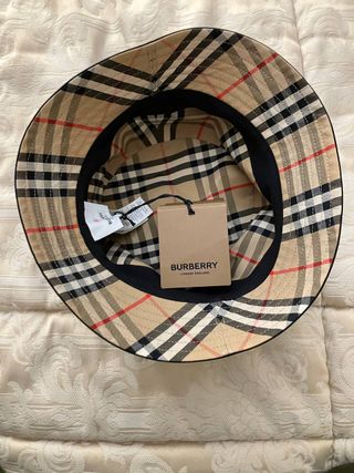 Cappello Burberry nero con fibbia