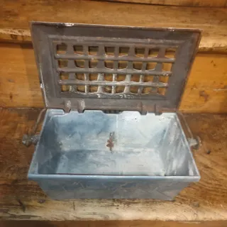 Brasero Antiguo de Hierro Esmaltado Portátil