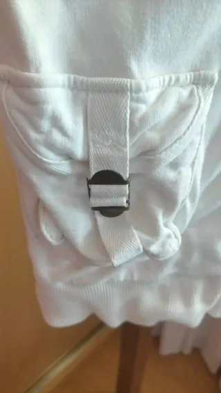 Chaqueta BLACKBEAR blanca con cremallera