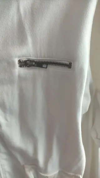 Chaqueta BLACKBEAR blanca con cremallera