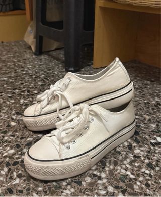 Zapatos estilo Converse blancos