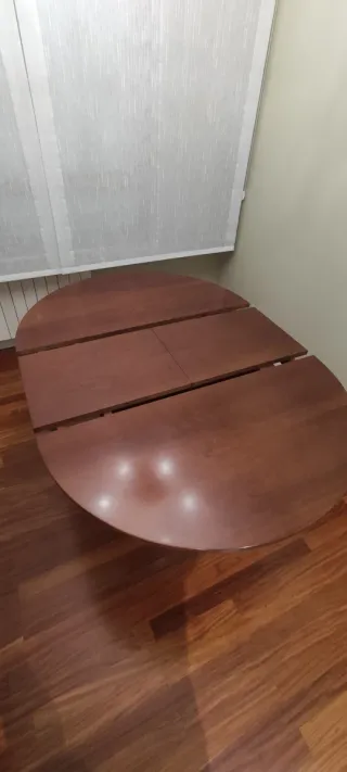 Mesa redonda de madera