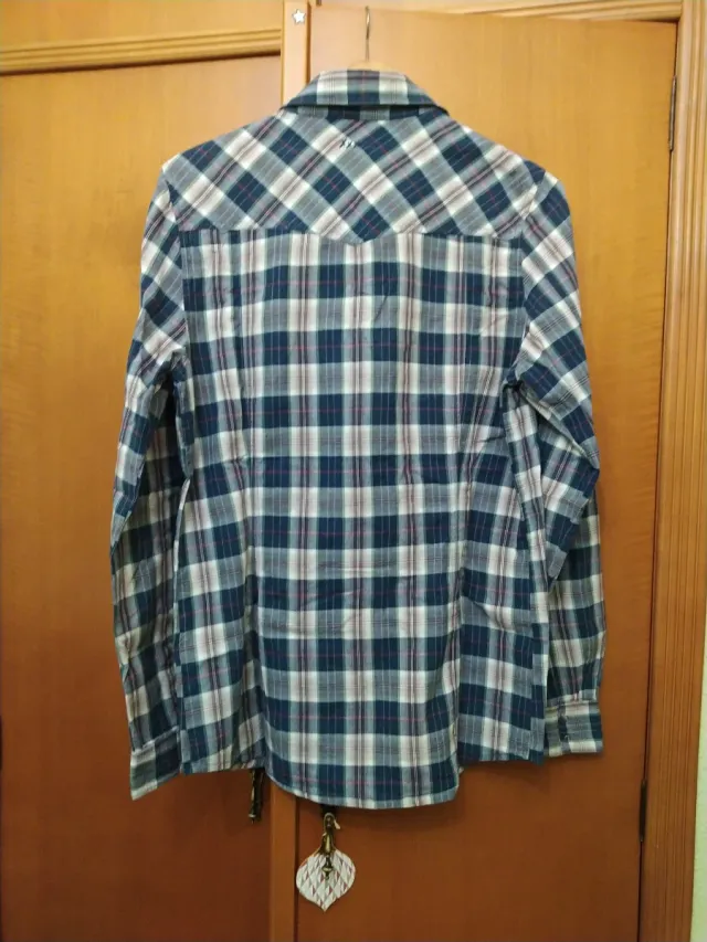 Camisa de cuadros azul y roja