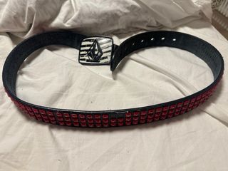 Cinturón Lowlife Hebilla Volcom Negro y Rojo