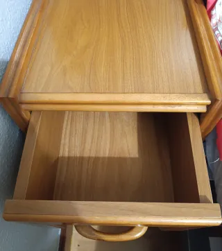 Mesita de noche (NO HAGO ENVIOS)