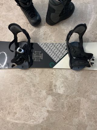 Pack snowboard completo tabla + fijaciones + botas