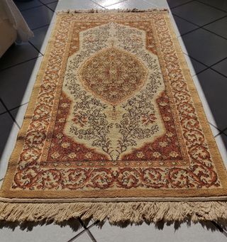 Tappeto decorativo 148x52 cm a fondo marrone