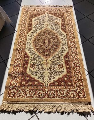 Tappeto decorativo 148x52 cm a fondo marrone