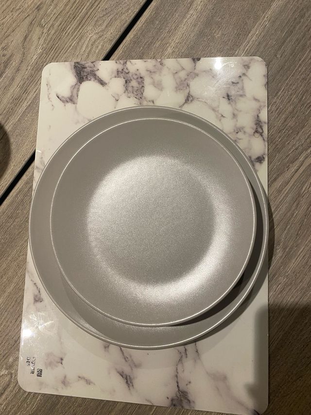 seis platos playos + 6 platos medianos, gris visón