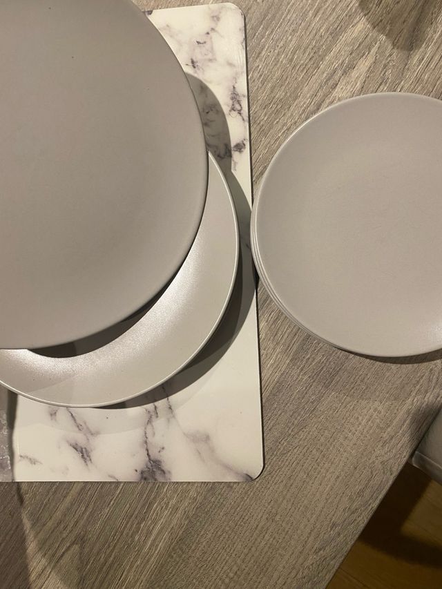 seis platos playos + 6 platos medianos, gris visón