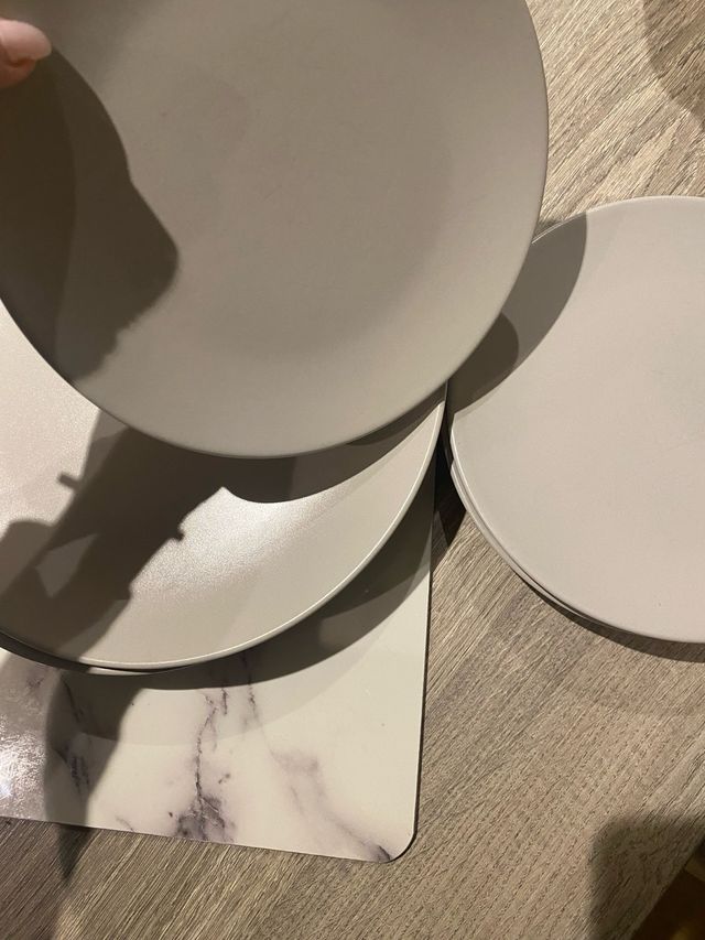 seis platos playos + 6 platos medianos, gris visón