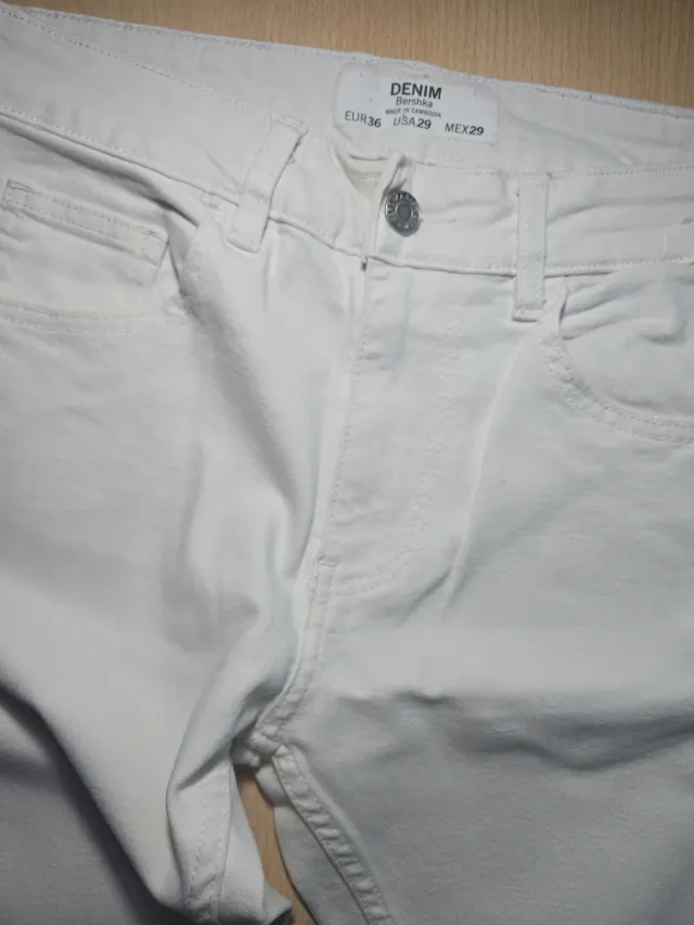 Vaqueros Bershka blancos