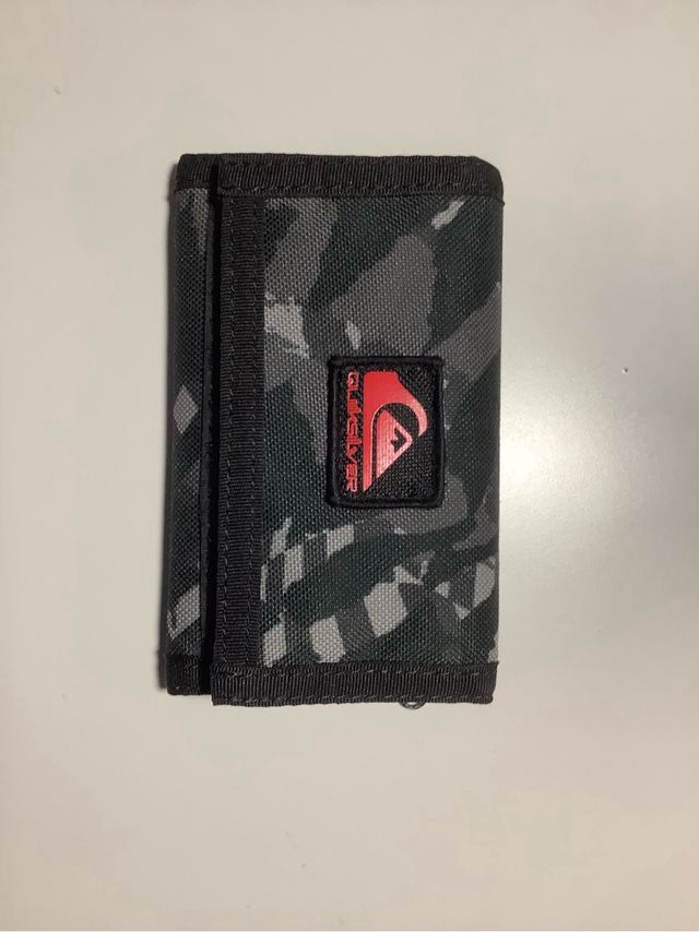 Cartera Quiksilver Camuflaje Negra y Verde