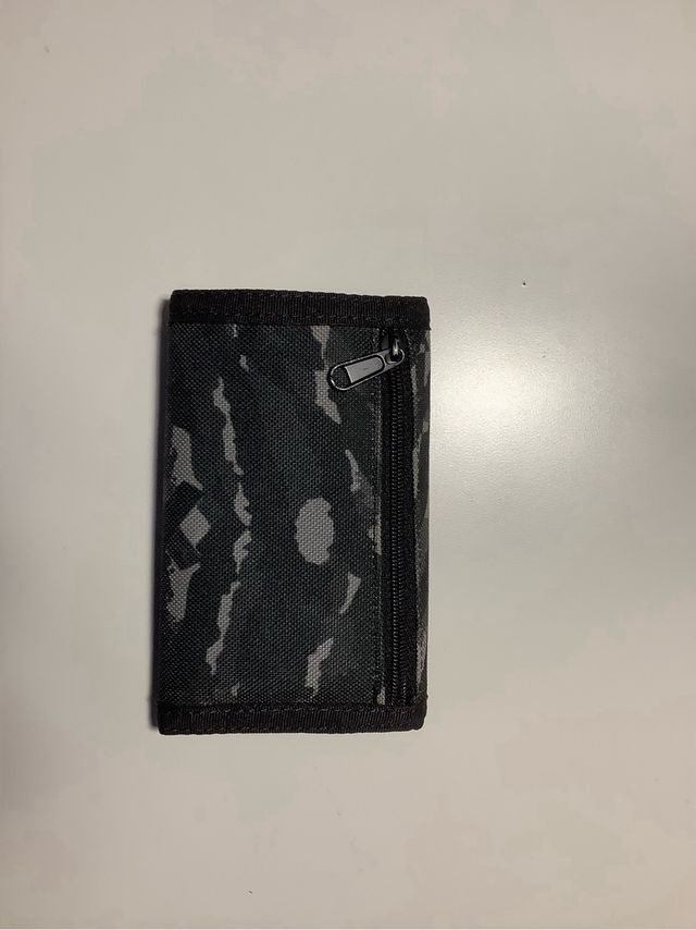 Cartera Quiksilver Camuflaje Negra y Verde