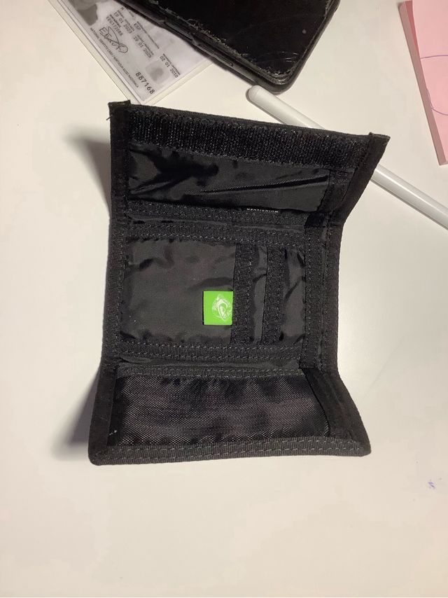 Cartera Quiksilver Camuflaje Negra y Verde