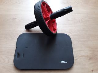 Rodillo de abdominales y esterilla