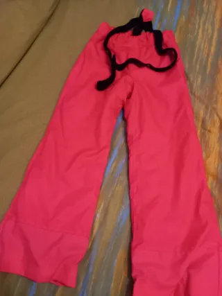 Pantalón de nieve niña rosa con tirantes.T8
