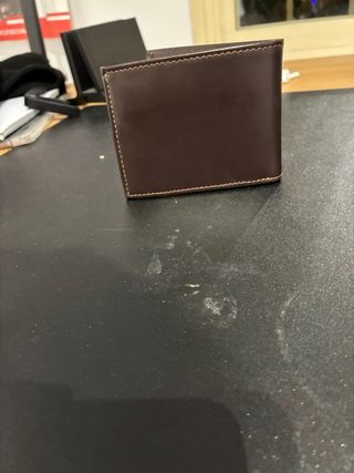 Cartera de piel marrón