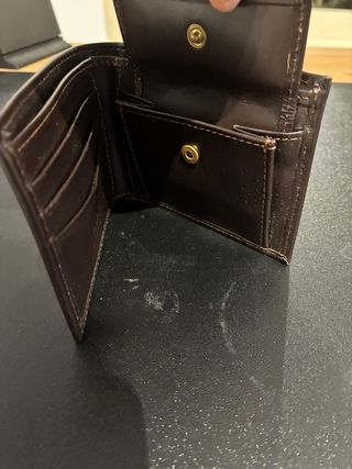 Cartera de piel marrón
