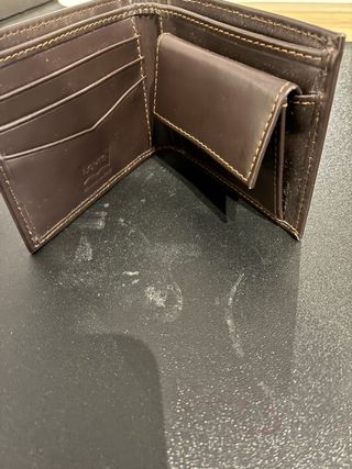 Cartera de piel marrón