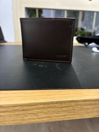 Cartera de piel marrón