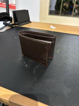 Cartera de piel marrón