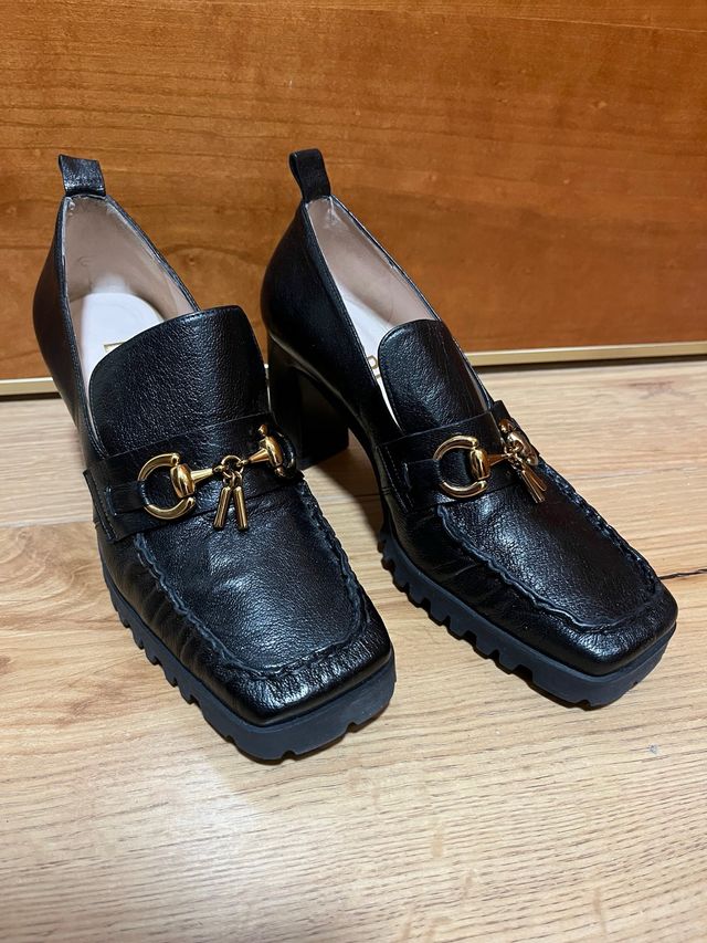 Mocasines Lodi Piel Negros Tacón