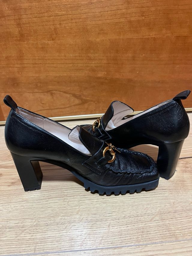 Mocasines Lodi Piel Negros Tacón