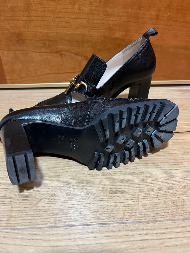 Mocasines Lodi Piel Negros Tacón