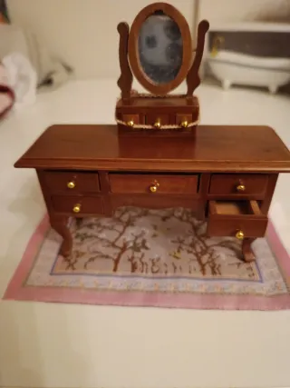 Oferton Tocador miniatura madera con alfombra