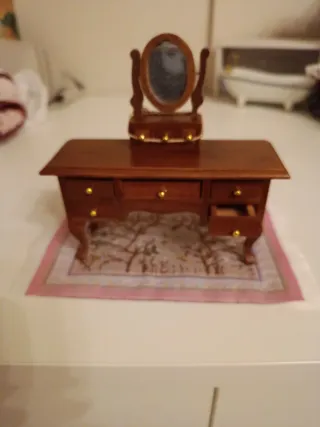 Oferton Tocador miniatura madera con alfombra