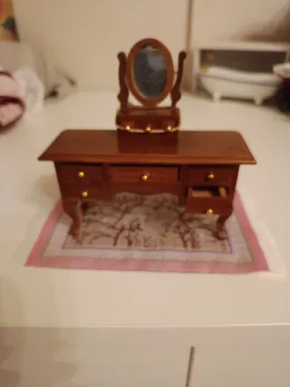 Oferton Tocador miniatura madera con alfombra