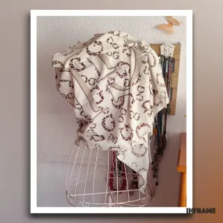 Pañuelo Guess Beige y Marrón