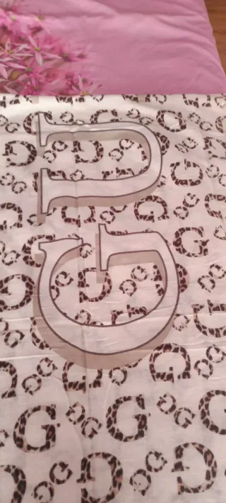 Pañuelo Guess Beige y Marrón