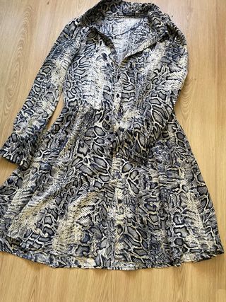 Vestido camisero estampado serpiente Talla L