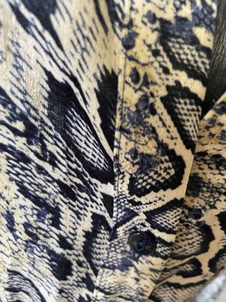 Vestido camisero estampado serpiente Talla L