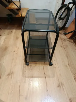 Mesa auxiliar cristal y metal