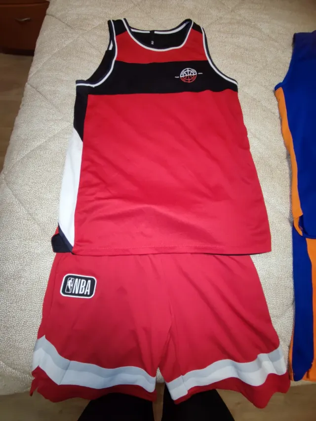 Lote 2 equipaciones baloncesto Tallas 12-14