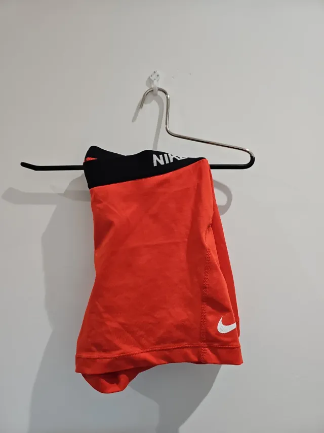 Pantalones cortos Nike rojos