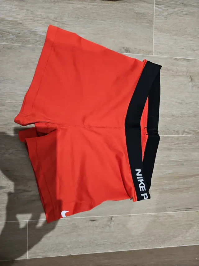 Pantalones cortos Nike rojos