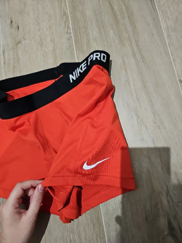 Pantalones cortos Nike rojos