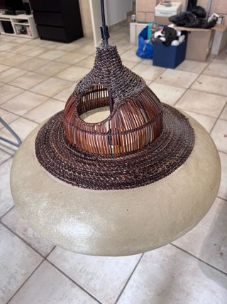 Lámpara colgante de mimbre y cristal