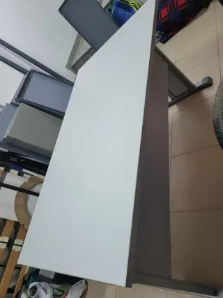 Tavolo da ufficio KARE con cassettiera